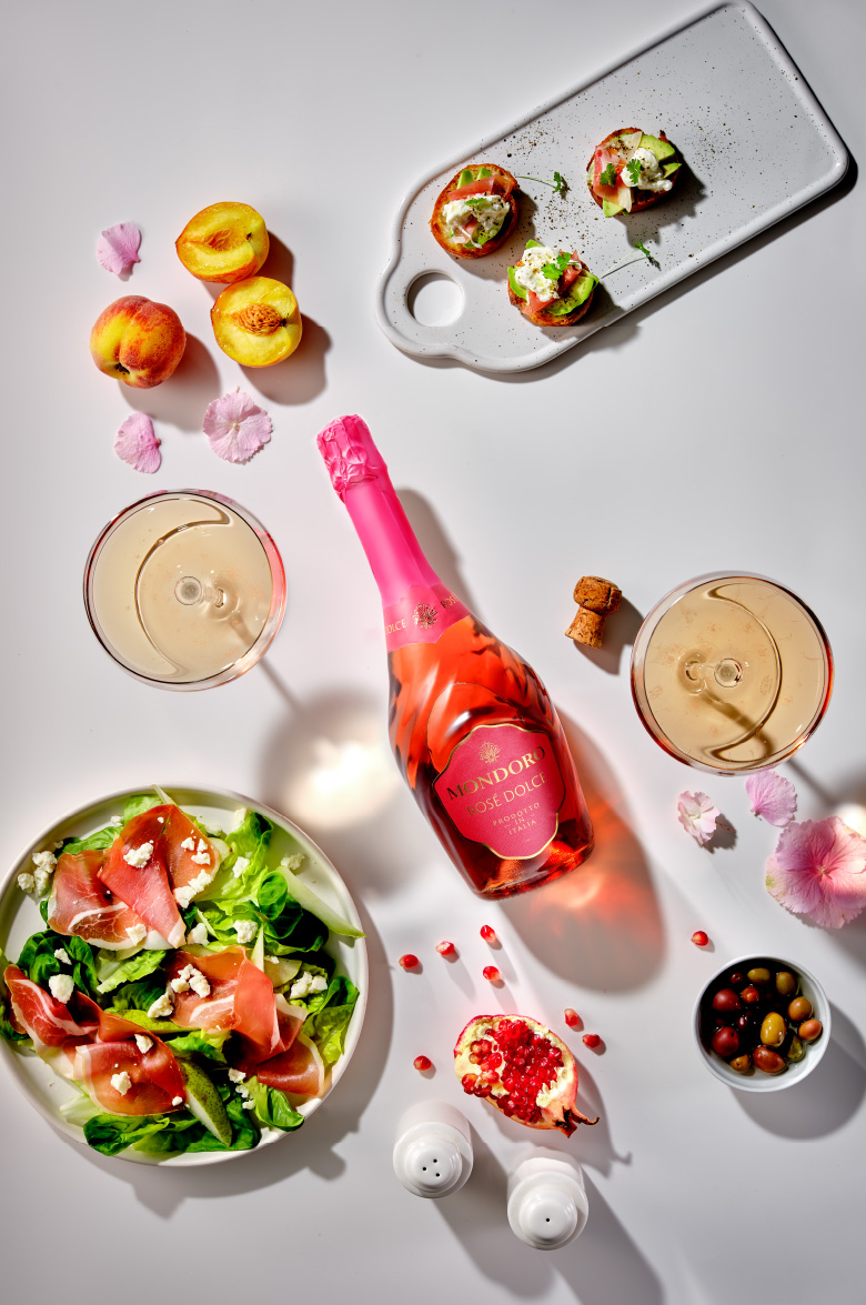 Мондоро Розе Кампари в подарочной упаковке 0.75 л